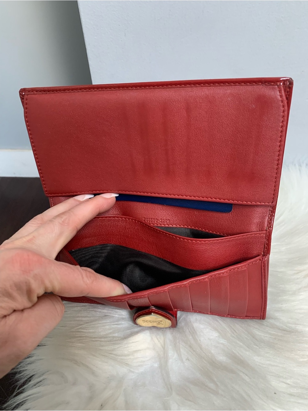 Authentic red patent leather Gucci long wallet w heart snap ❤️ - Picture 13 of 16